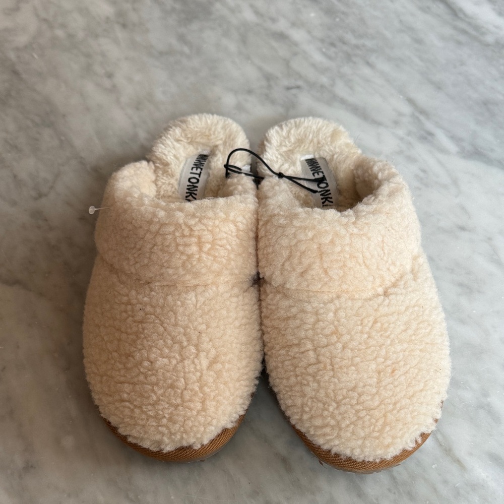 Minnetonka Cream Fuzzy Slippers